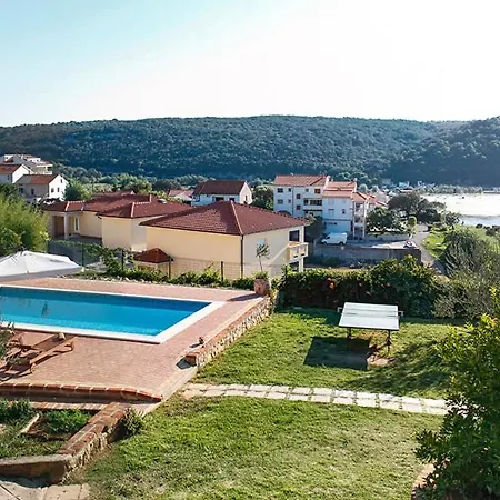 With A Spacious Garden And Pool Appartement