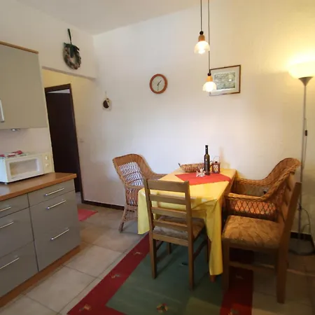 Apartment With A Spacious Garden And Pool Rab Town