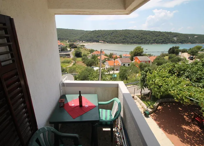 Lejlighed With A Spacious Garden And Pool